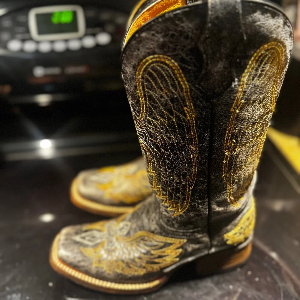 TEEN'S CORRAL CROSS AND WINGS EMBROIDERY SQUARE TOE COWBOY BOOT